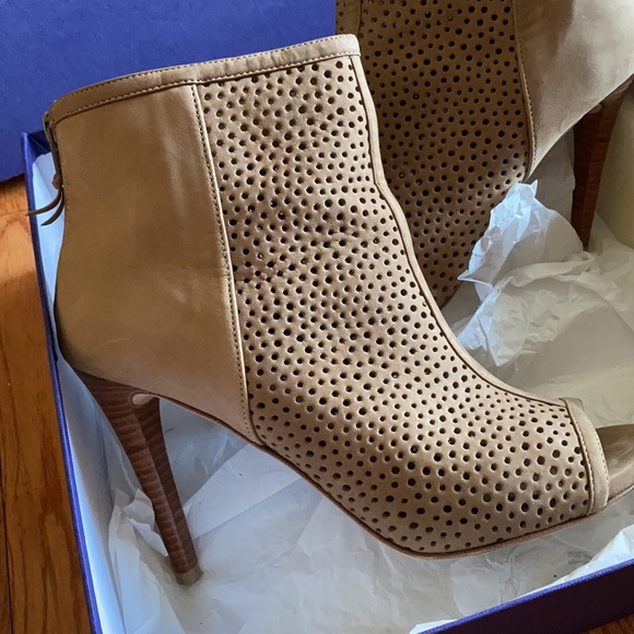 Stuart Weitzman Booties - Picture 2 of 13